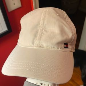Tommy Hilfiger hat